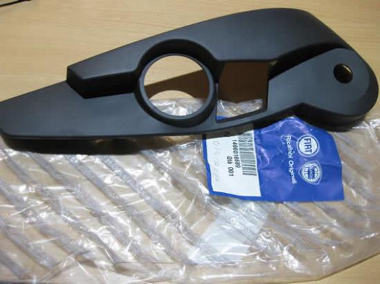 1486018689 Sierstuk stoel links