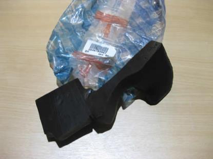 46785567 Beschermrubber links parafan motorkap