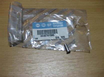 46791595 Klinknagel voor de voorstoel