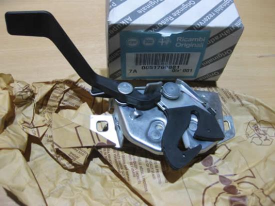 51760881 Motorkap slot