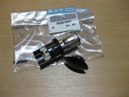 9638979888 Stekkerdoos 12v aansluiting