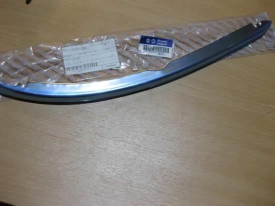 156031266 Sierlijst voorbumper links