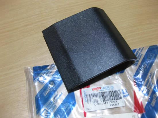 82477267 Plug rechts