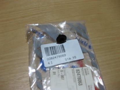 82478063 Bus embleem bevestiging