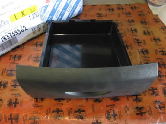 183759962 Opbergvak onder stoel