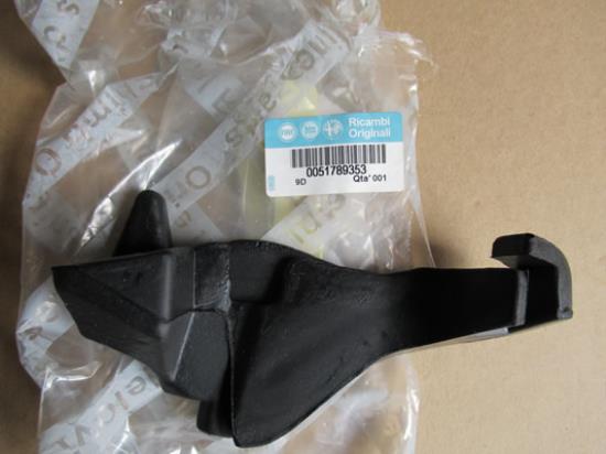 51789353 Motorkaprubber rechts