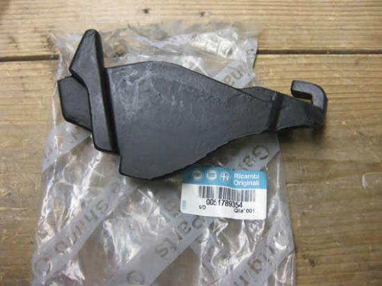 51789354 Rubber motorkap links