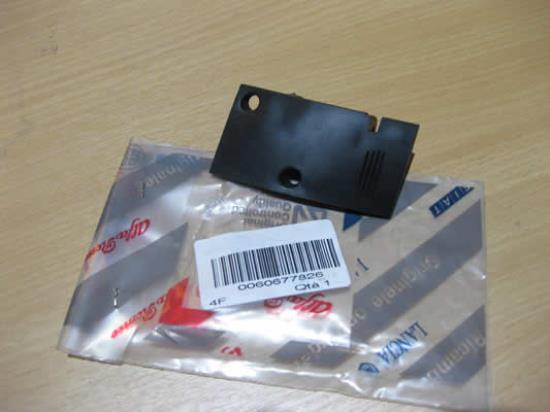 60677826 Bumper steun rechts