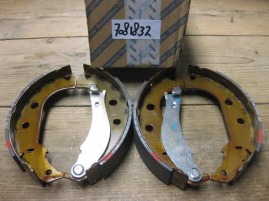 7081832 Remschoenset