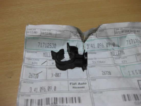 71712530 Clipje voor kabel in deur