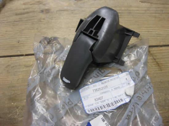 735252585 Hendel kofferklep ontgrendeling