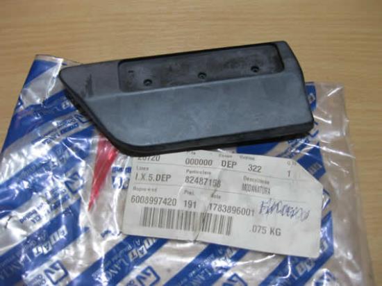 82487158 Sierlijst voorscherm links