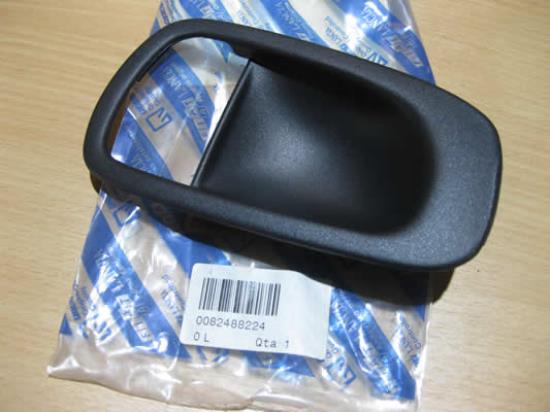 82488224 Sierstuk deurhendel rechts