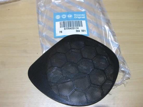 735423114 Grille luidspreker voordeur links