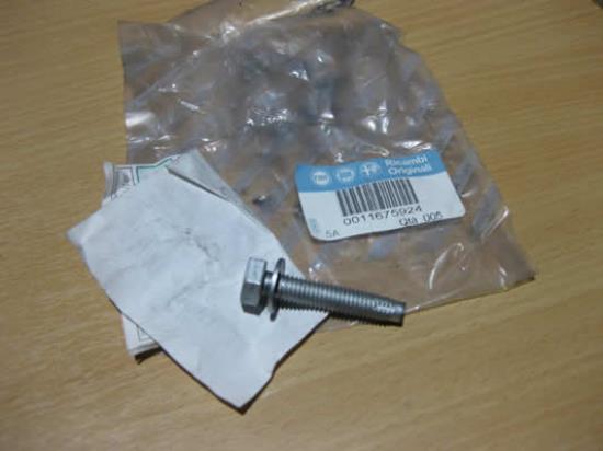 11675924 Bout M8 x 40