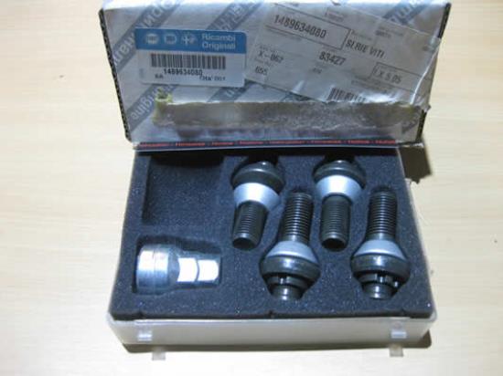 1489634080 Slotbout set