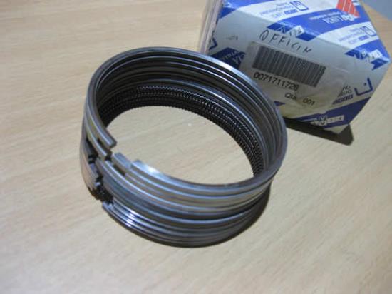 71711726 Zuigerveren set