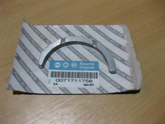 71711758 Ringhelft set