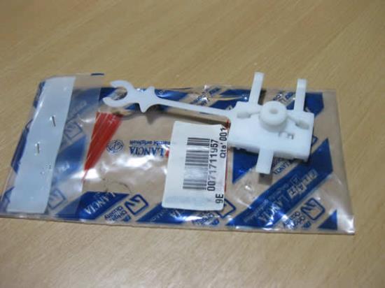 71711957 Montage plaat raammechanisme links