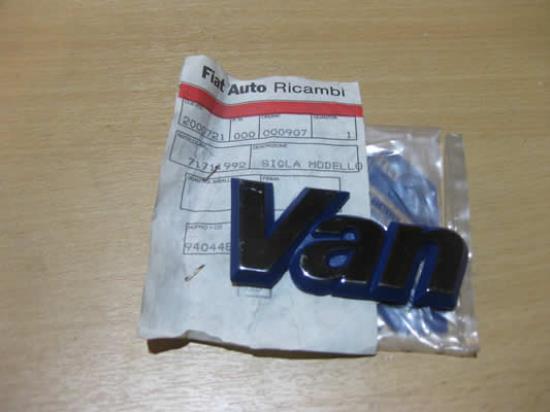 71711992 Embleem Van