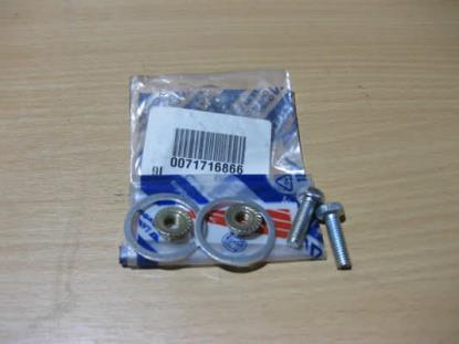 71716866 Montage set bestaat uit bouten moeren en ringen