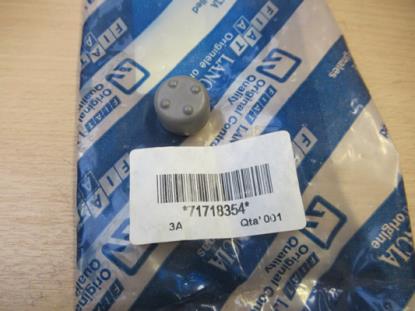 71718354 Knop