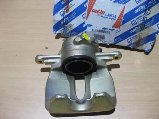 9949284 Remklauw voorzijde rechts