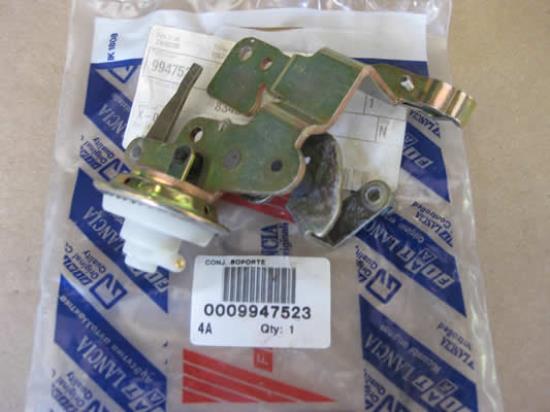 9947523 Houder carburateur