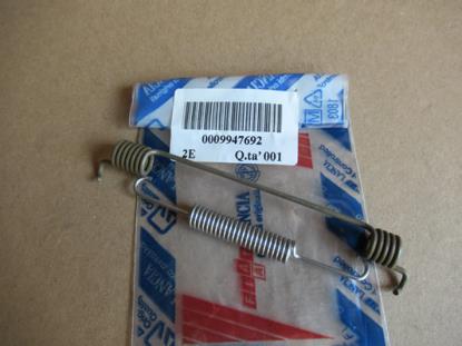 9947692 Remmenkit links bestaat uit veren