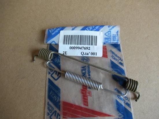 9947692 Remmenkit links bestaat uit veren