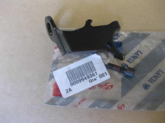 9949361 Remmenkit rechts bestaat uit beugel en bout