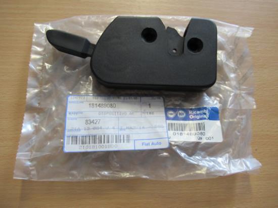 181489080 Versteller achterbank links