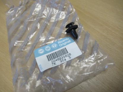 46835626 Plug bevestiging achterbumper