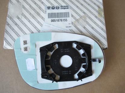 51876155 Spiegel links