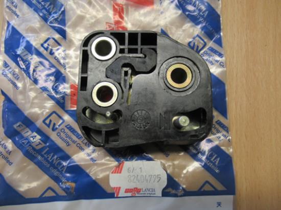 82404795 Slot rechts