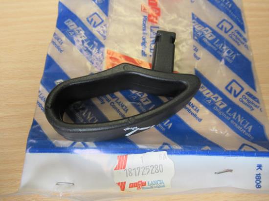 181725280 Stoelverstelling handgreep rechterzijde