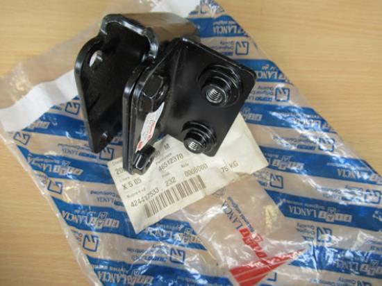 46512370 Steun versnellingsbak