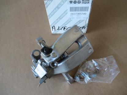 77365749 Remklauw rechts