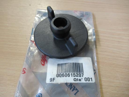 60615207 Ringmoer voor het vastzetten van het reservewiel