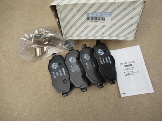 77362360 Remblokset voorzijde