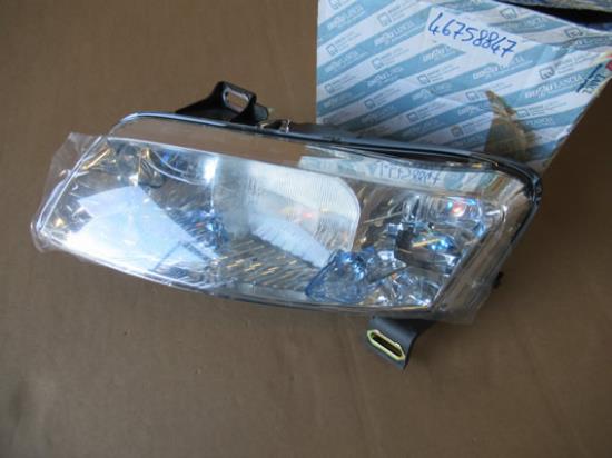 46758847 Koplamp links