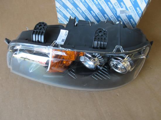 46818653 Koplamp links