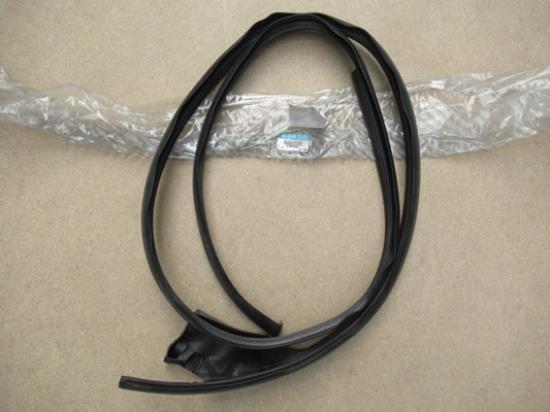 46818789 Rubber bestuurderszijde