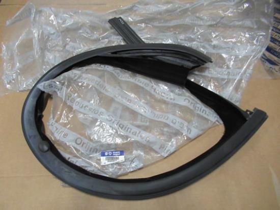 46840618 Profielrubber passagierszijde rechtsvoor