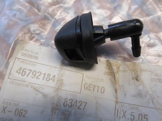 46792184 Ruitenwisser sproeikop