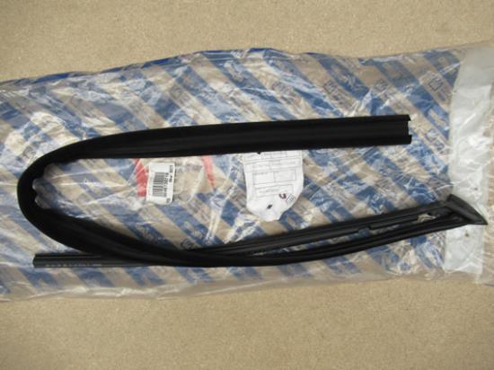 46730716 Raamrubber voorzijde rechts