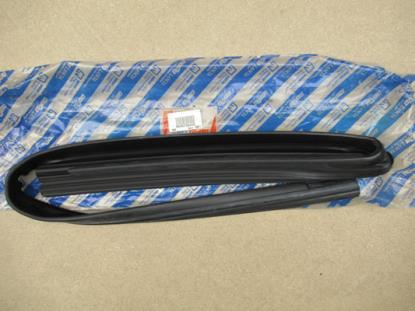 46736428 Deurrubber voorzijde rechts