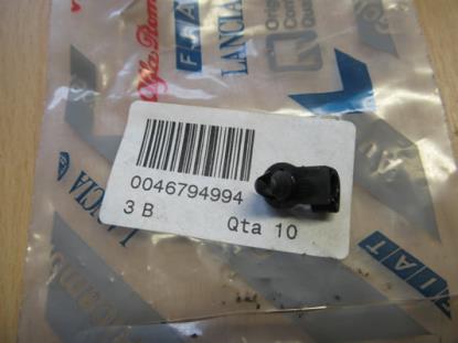 46794994 Montageclip rechts