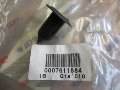 7611884 Plug carrosserie