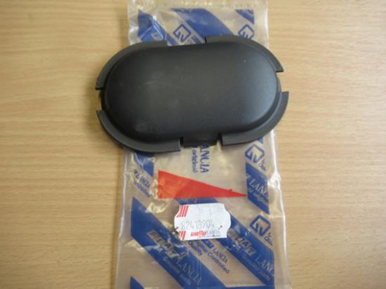 82413904 Plug motorkap bescherming